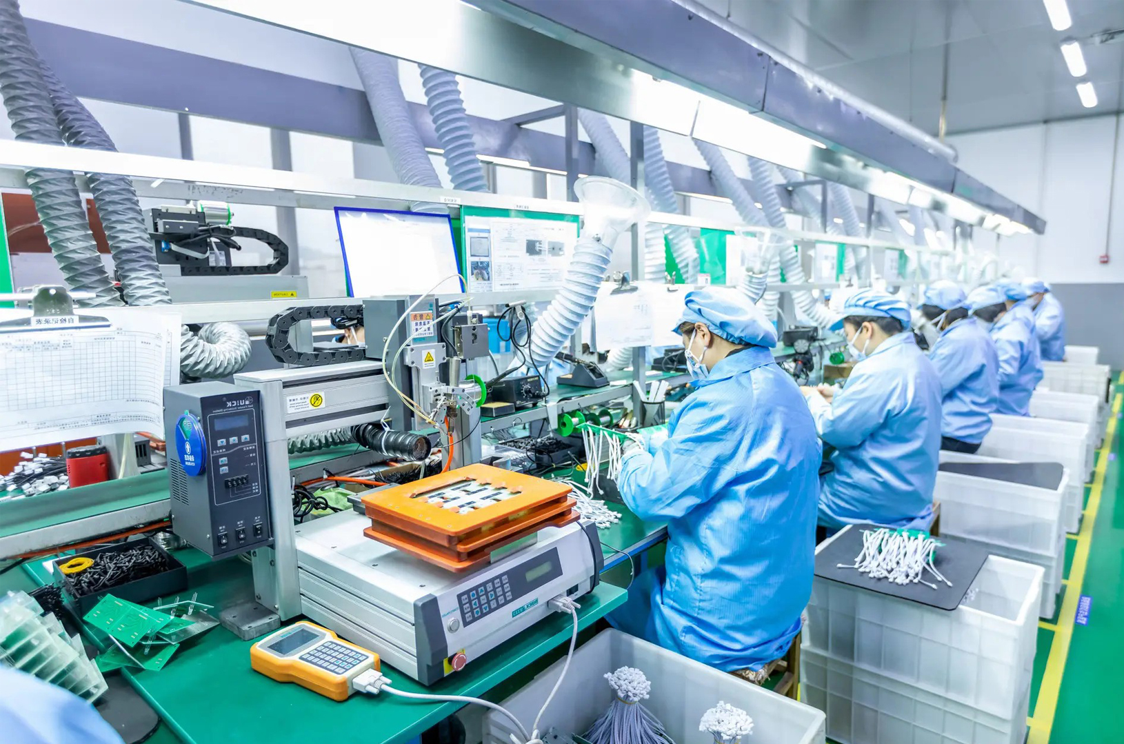 恒立信公司专业从事防雷产品研发、生产、销售的高技术企业。